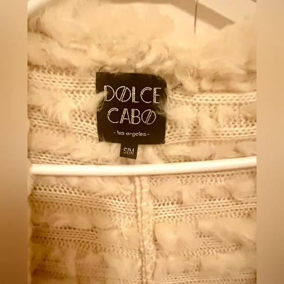 Real Rabbit Fur Cape - Picture 2 of 6